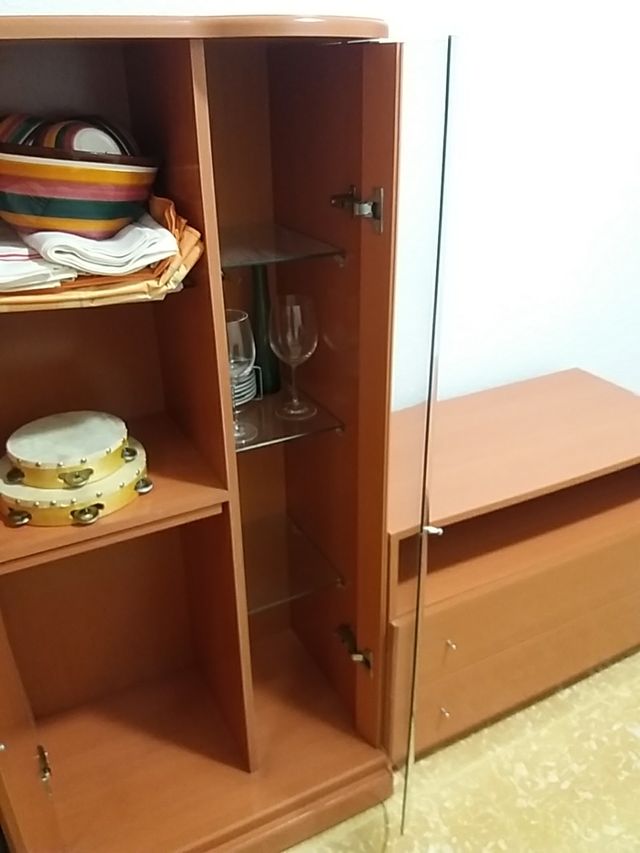 Vitrina y cajonera