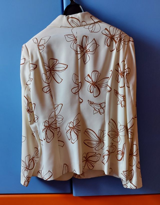 blazer beis estampada