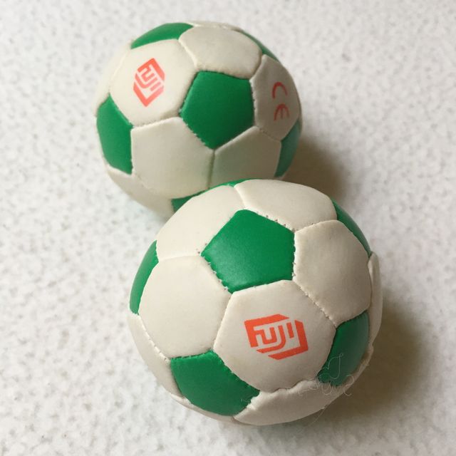 Lote de 2 pelotas blandas de la marca Fuji 90s