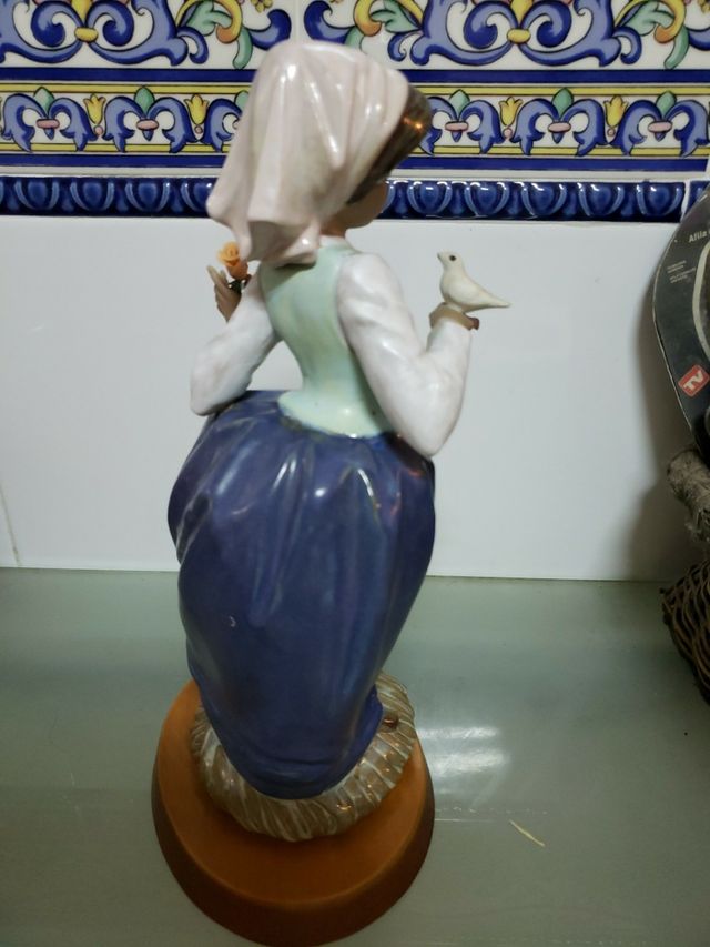 Figura de porcelana TENGRA