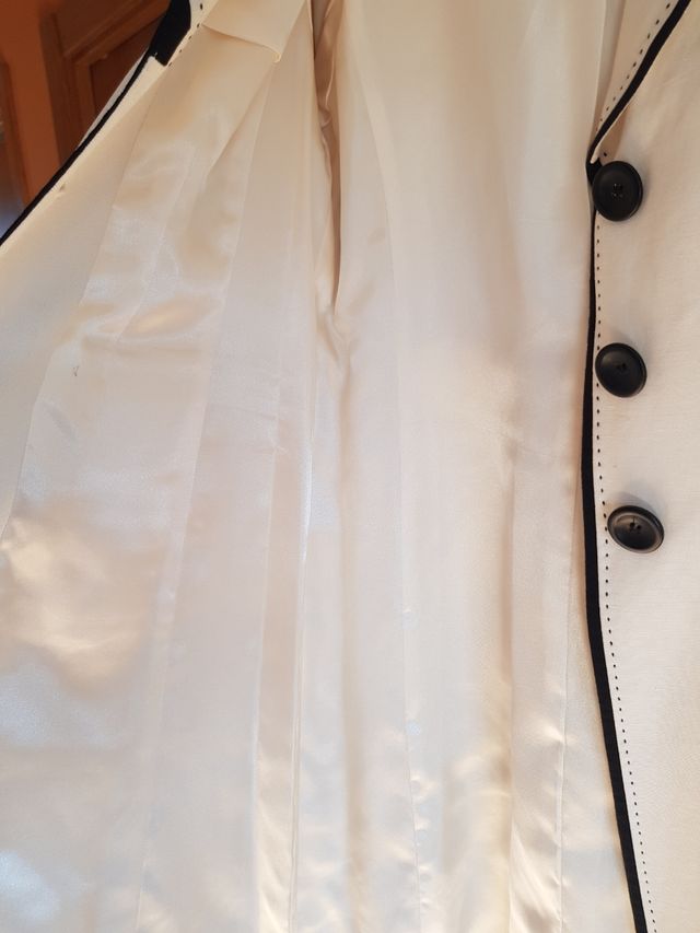 Precioso abrigo gabardina de mujer con forro