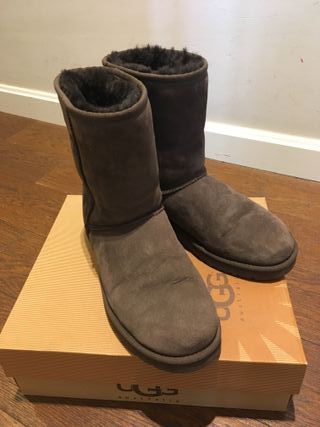 Botas UGG Classic. Talla 42 (US 9). de segunda mano por 75 EUR en Zaragoza  en WALLAPOP