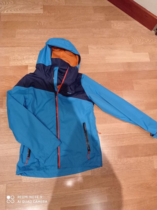 Chubasquero niñ@ de montaña y trekking. Talla 10