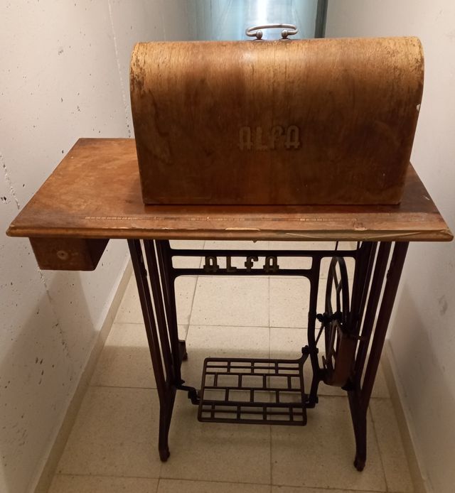 Maquina de coser Alfa