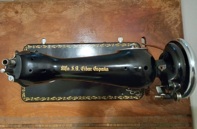 Maquina de coser Alfa