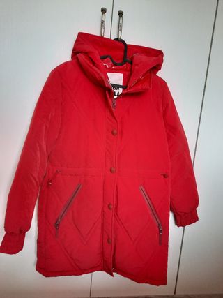 Plumas \\/ Abrigo Bimba y Lola de segunda mano por 150 EUR en Oviedo en  WALLAPOP