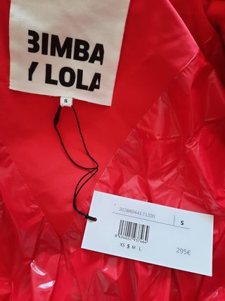 Plumas \\/ Abrigo Bimba y Lola de segunda mano por 150 EUR en Oviedo en  WALLAPOP