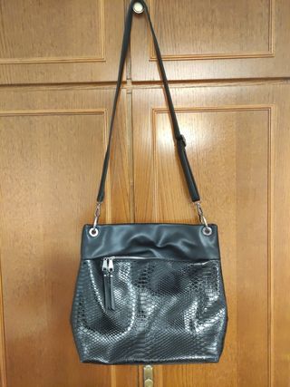 BOLSO GLORIA ORTIZ NEGRO. de segunda mano por 16 EUR en A Coruña en WALLAPOP