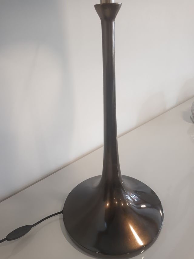 Lámpara sobremesa dorada