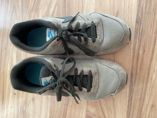 BAMBAS Nike MD Runner 2 núm 37.5 verde militar de segunda mano por 10 EUR  en Premià de Dalt en WALLAPOP