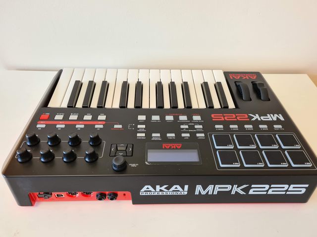 Teclado midi Akai MPK225