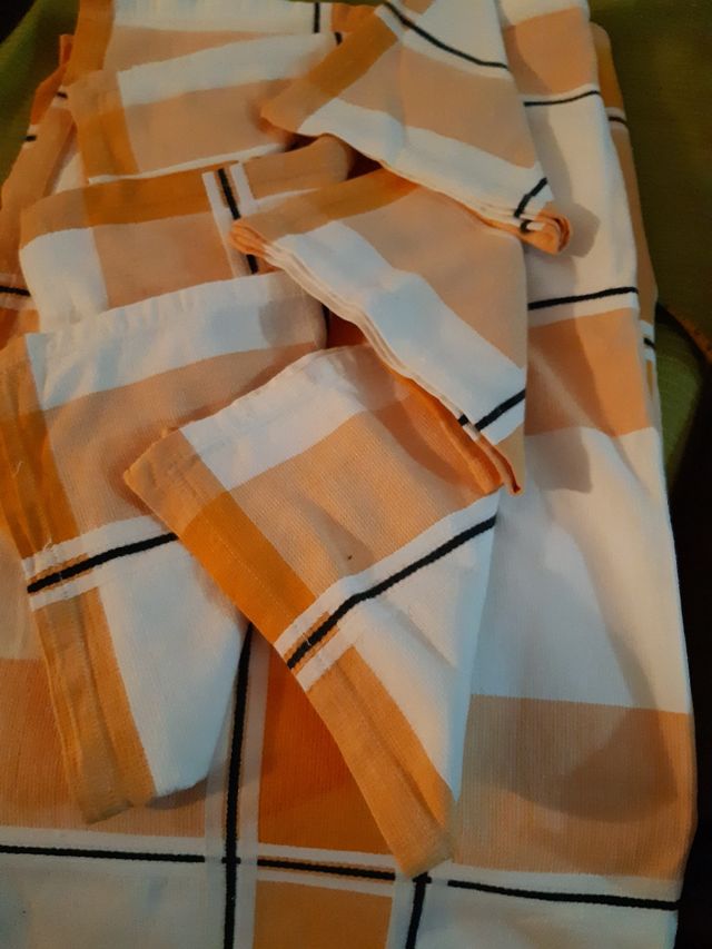 Manteleria 2° mano y mantel individual.