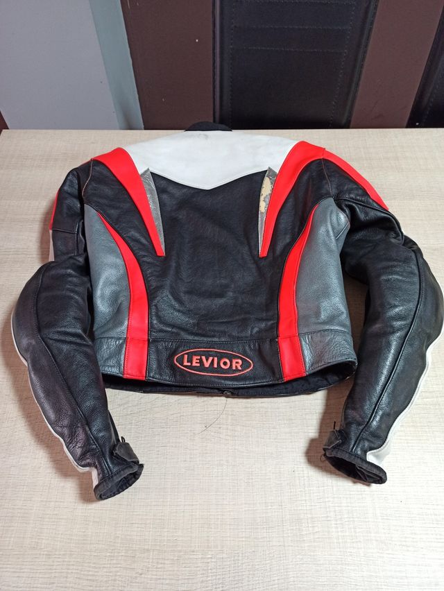 chaqueta y pantalón moto, Levior, talla 42.