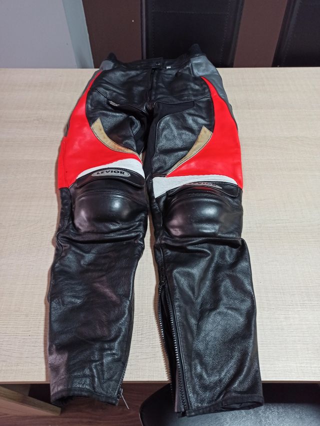 chaqueta y pantalón moto, Levior, talla 42.