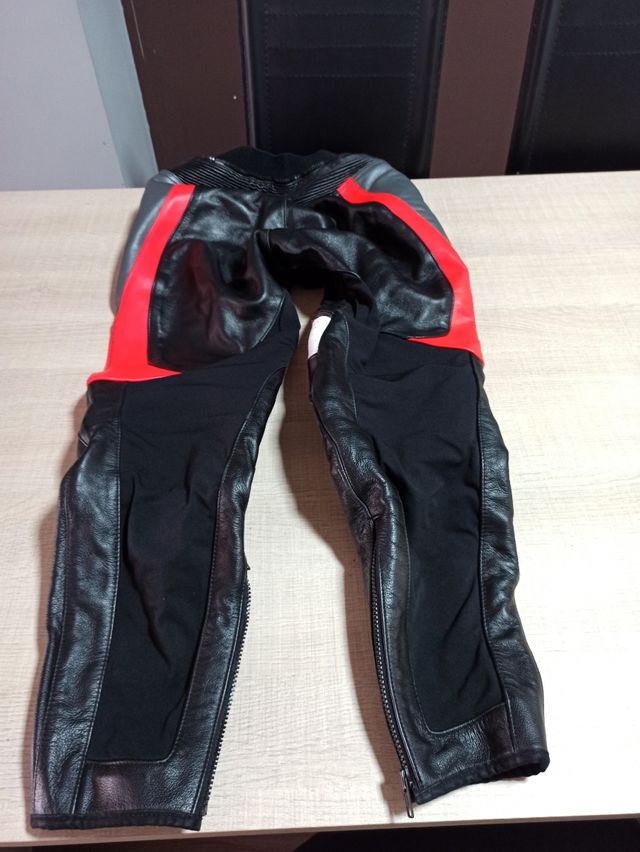 chaqueta y pantalón moto, Levior, talla 42.