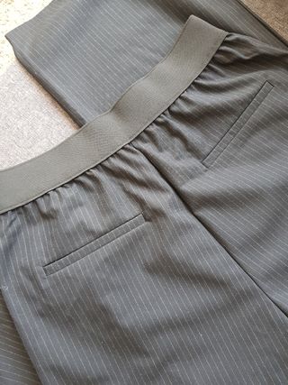 Pantalón nuevo Zara talla M raya diplomática ancho de segunda mano por 14  EUR en Ferrol en WALLAPOP