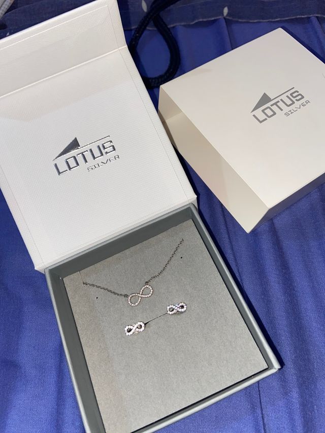 Collar y pendientes lotus