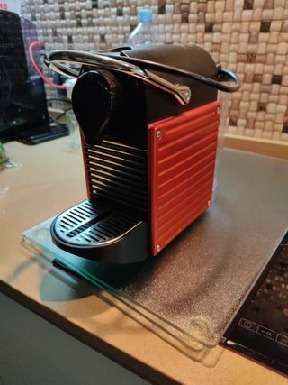 Cafetera Nespresso Pixie de segunda mano en Madrid en WALLAPOP