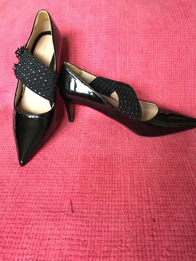 Zapato negro charol Zara
