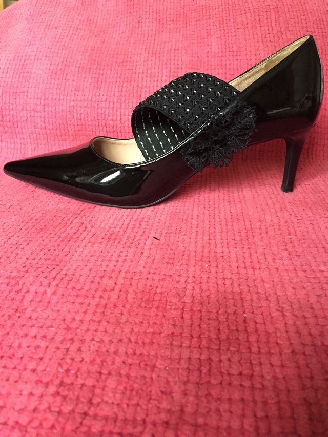 Zapato negro charol Zara