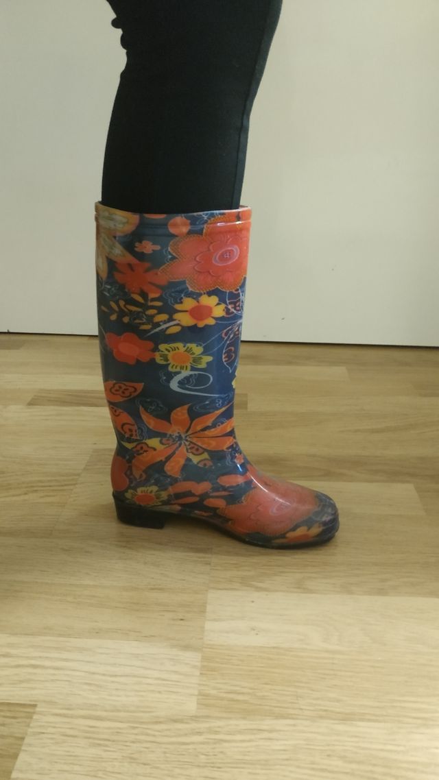 Botas de agua coloridas de flores