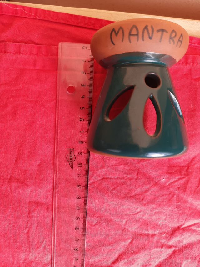 quemador de incienso de barro