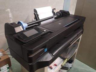 HP DESIGNJET T210 PLOTTER IMPRESORA DE PLANOS de segunda mano por 350 EUR  en Mejorada del Campo en WALLAPOP