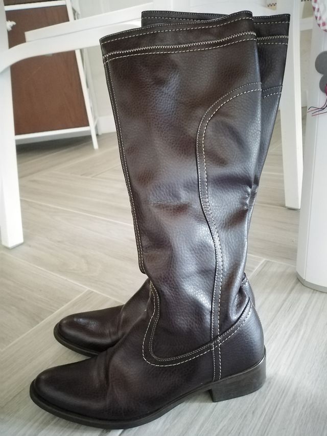 BOTA PIEL MARRÓN OSCURO T.39