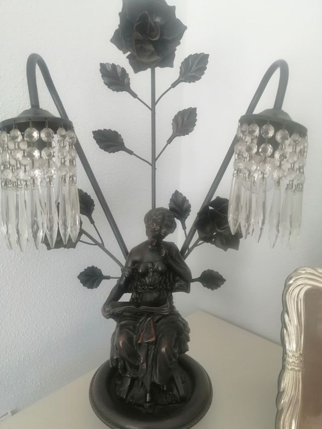 lámpara forma de mujer antigua de resina