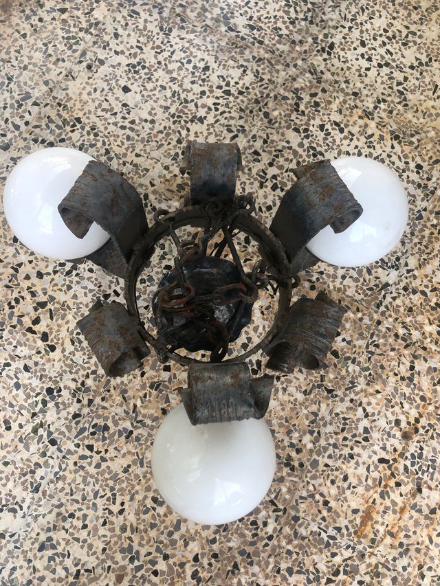 Lampara techo hierro fundido. Forja.