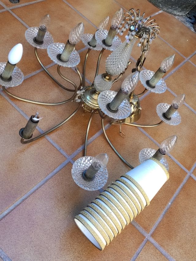Lampara de cristal y bronce.