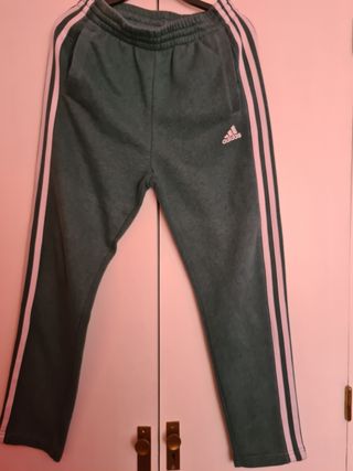 Chandal Adidas talla 12,13,14 de segunda mano por 30 EUR en Huelva en  WALLAPOP