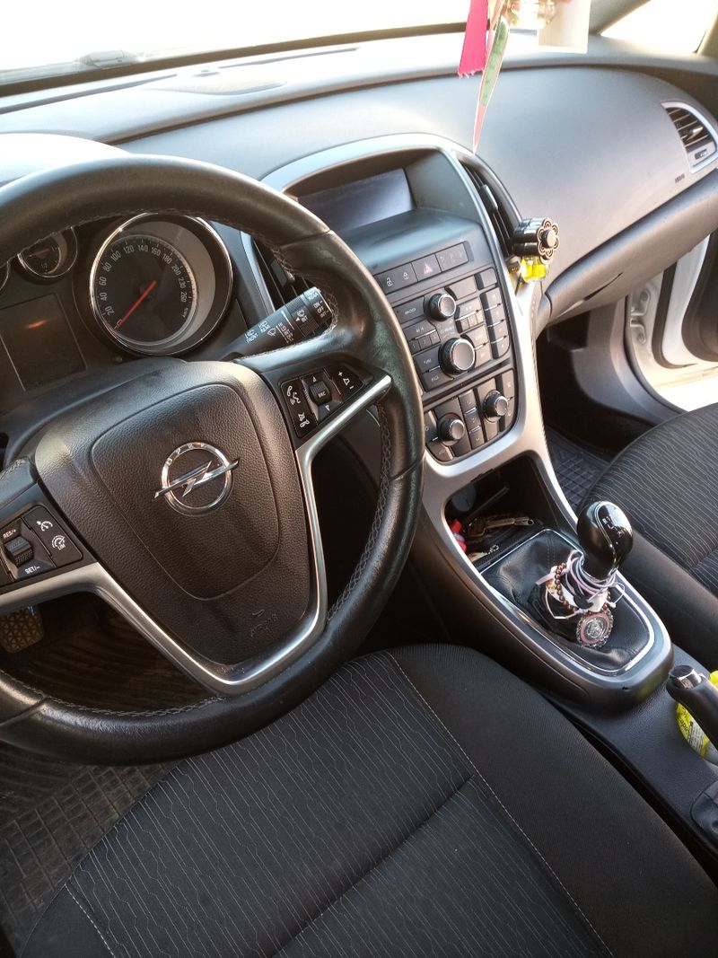Opel Astra 2015 - foto 1