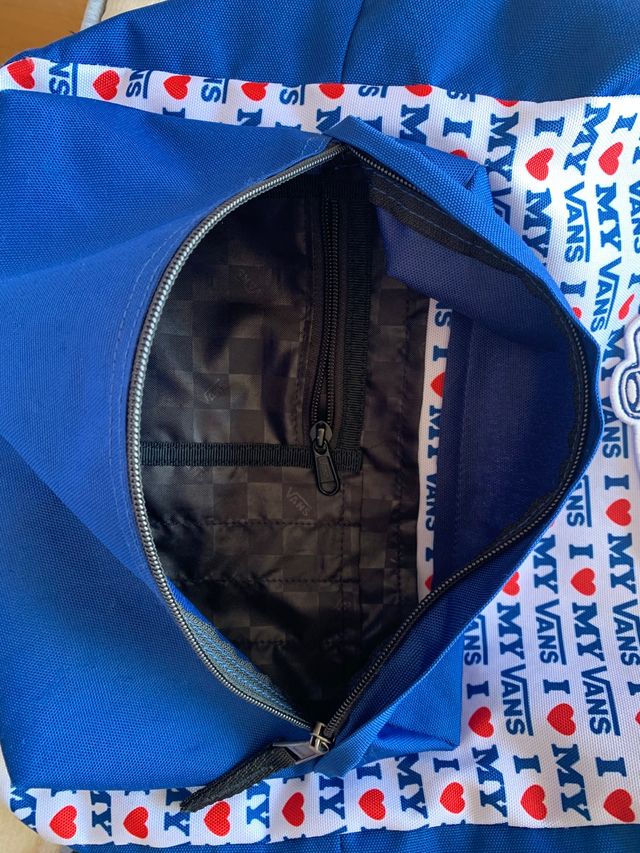 Mochila vans azul.
