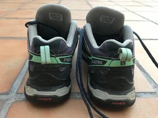 Zapatillas montaña Salomon. Mujer. Talla 37 1\\/2 de segunda mano por 59 EUR  en Madrid en WALLAPOP