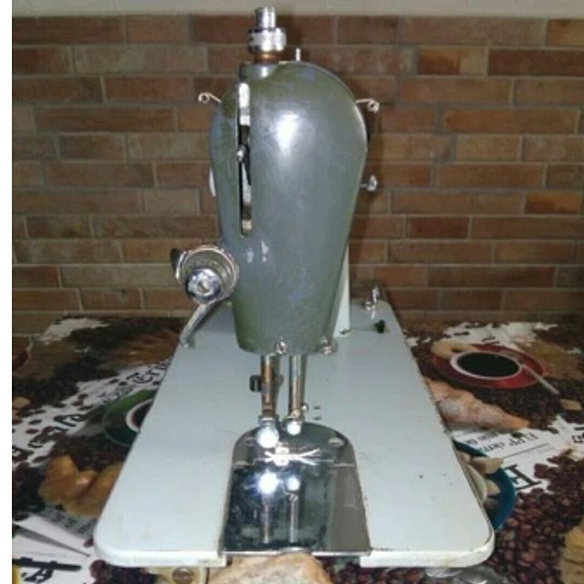 Maquina de coser Alfa.