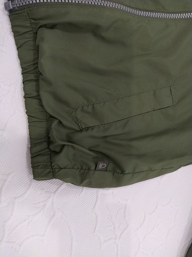 chubasquero Benetton 6/7 años