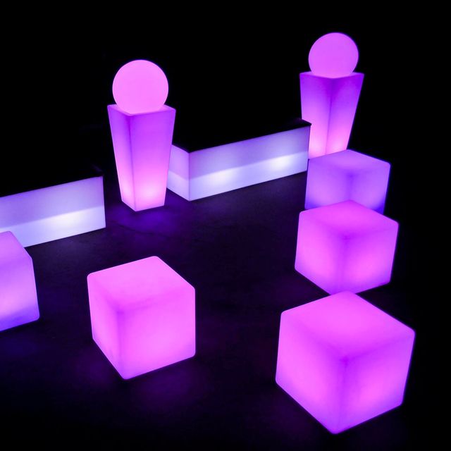 Cubo asiento o mesas con iluminacion