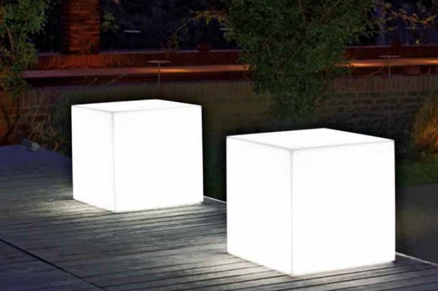 Cubo asiento o mesas con iluminacion