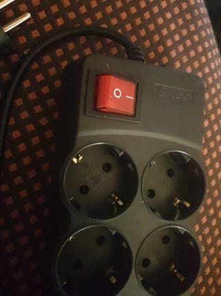 Regleta enchufes 8 AC/DC 220V A ESTRENAR