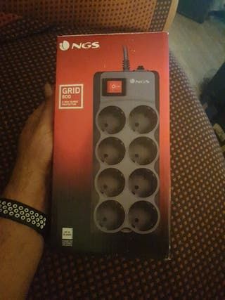 Regleta enchufes 8 AC/DC 220V A ESTRENAR