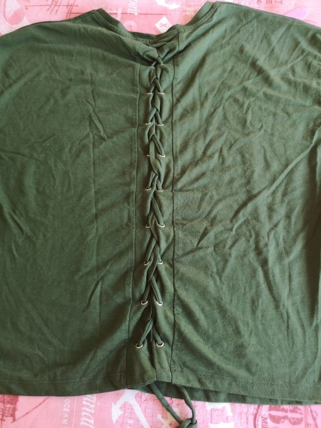 Camiseta Stradivarius Trenzada x espalda T. S-M,