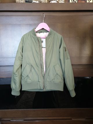 Bomber niña El Corte Inglés talla 7-8 de segunda mano por 15 EUR en  Mourelos en WALLAPOP
