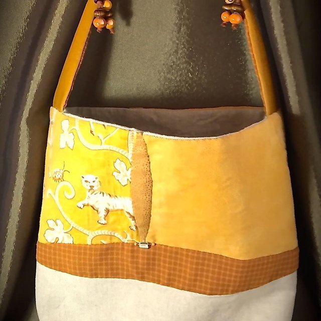 Bolso artesanal con mágia, hecho a mano.
