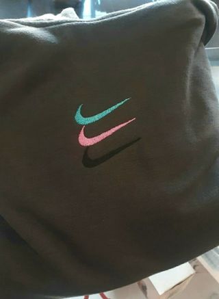 Sudadera 3 tic Nike de segunda mano por 25 EUR en Valmojado en WALLAPOP
