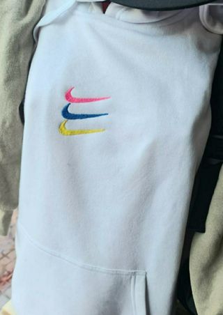 Sudadera 3 tic Nike de segunda mano por 25 EUR en Valmojado en WALLAPOP