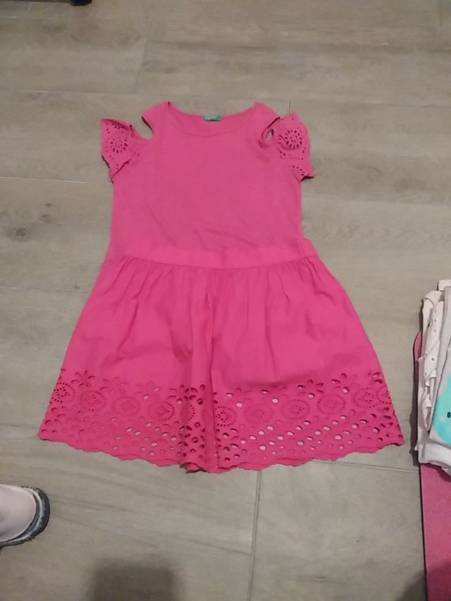 falda y camiseta fucsia