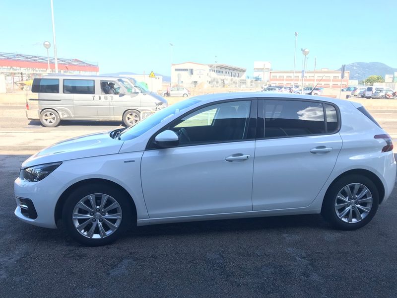 Peugeot 308 2018 - foto 1