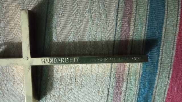 crucifijo  dorado. 8x5