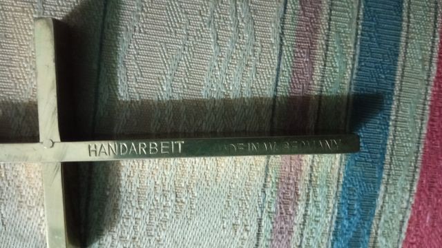 crucifijo  dorado. 8x5